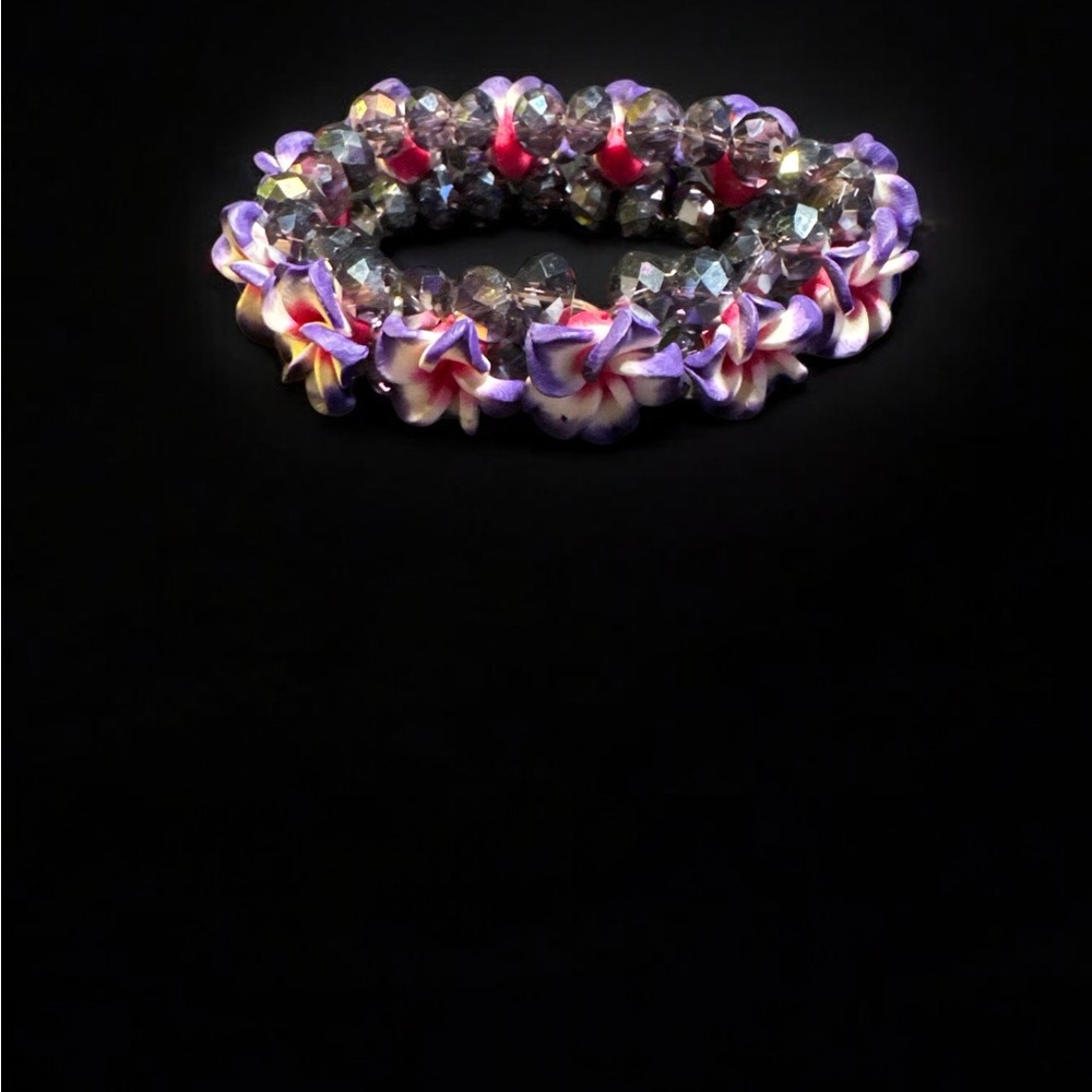 PURPLE CRYSTAL AND FIMO PLUMERIA FLOWER STRETCH BRACELET.